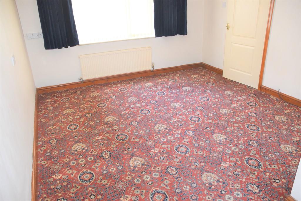 4 bedroom detached bungalow for sale in Uttoxeter Road, Catchems Corner