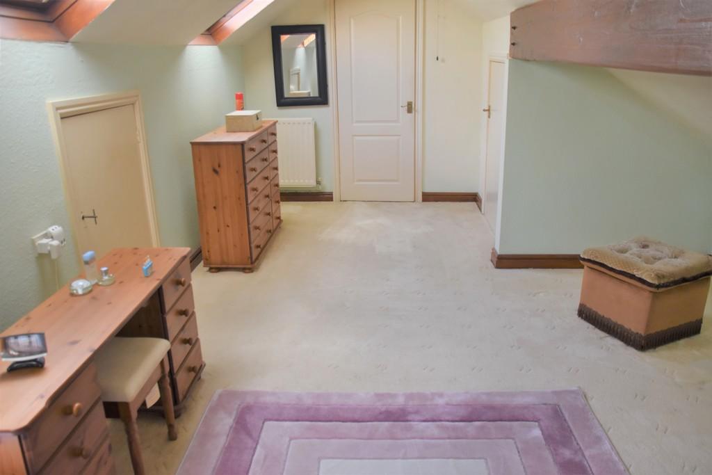 4 bedroom detached bungalow for sale in Uttoxeter Road, Catchems Corner