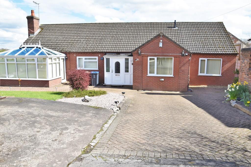 4 bedroom detached bungalow for sale in Uttoxeter Road, Catchems Corner