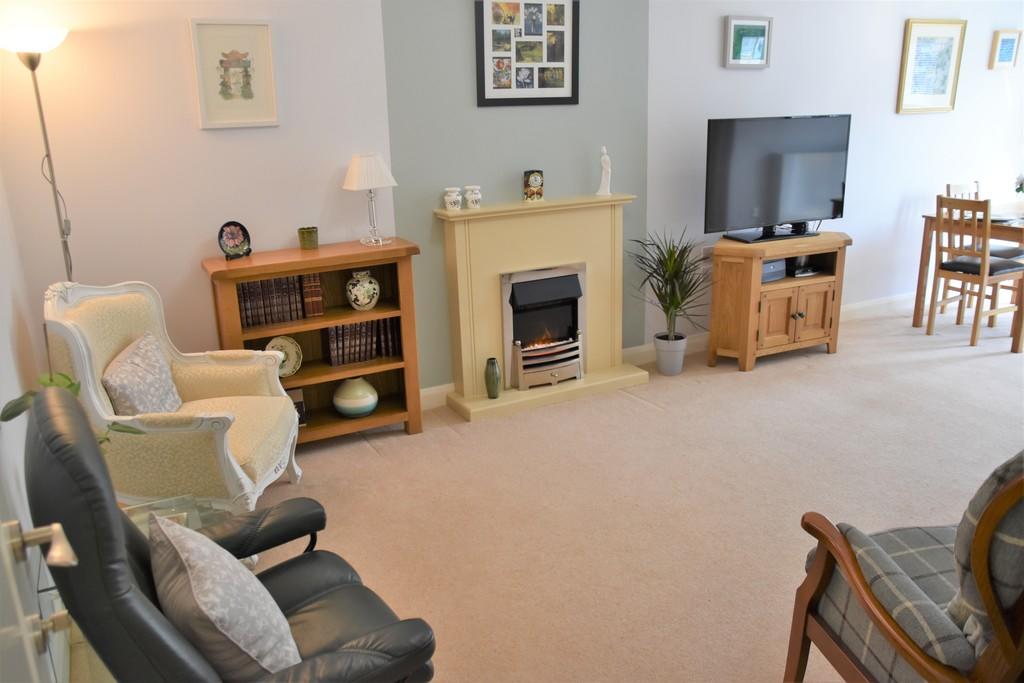 2 bedroom ground floor flat for sale in Adlington House, High Street, Wolstanton, Newcastle