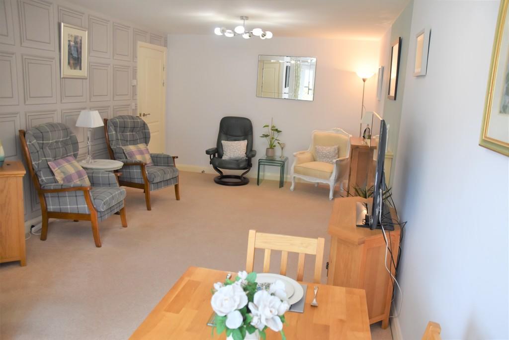 2 bedroom ground floor flat for sale in Adlington House, High Street, Wolstanton, Newcastle