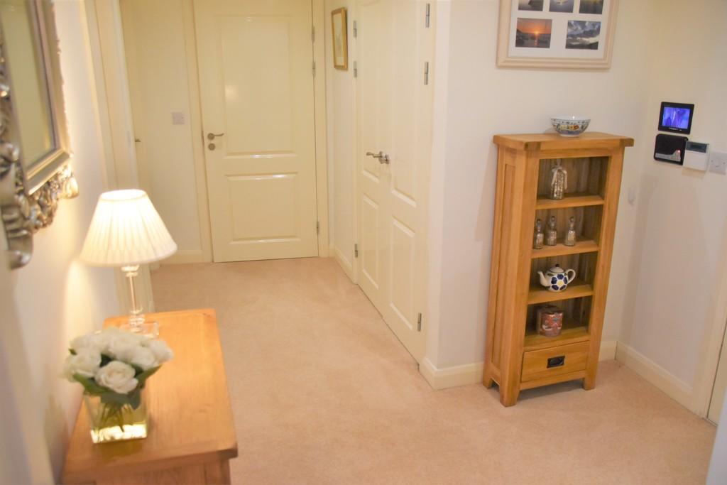 2 bedroom ground floor flat for sale in Adlington House, High Street