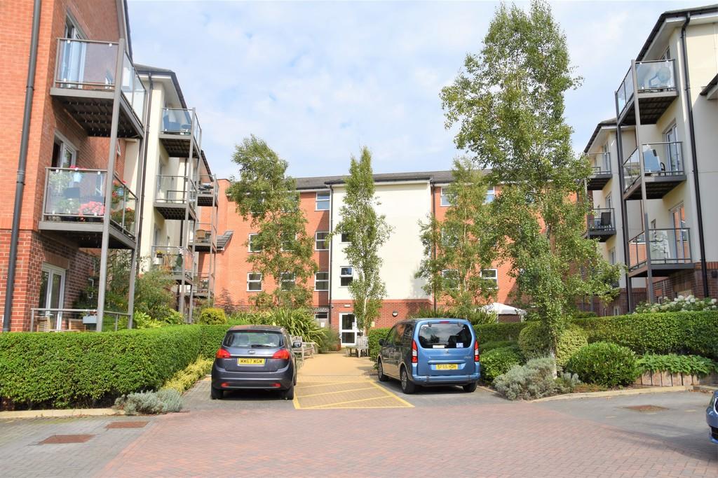 2 bedroom ground floor flat for sale in Adlington House, High Street, Wolstanton, Newcastle