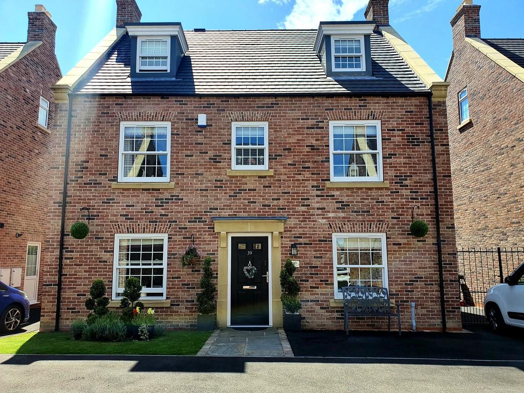 6 bedroom detached house for sale in Turnberry Drive, Trentham, Stoke