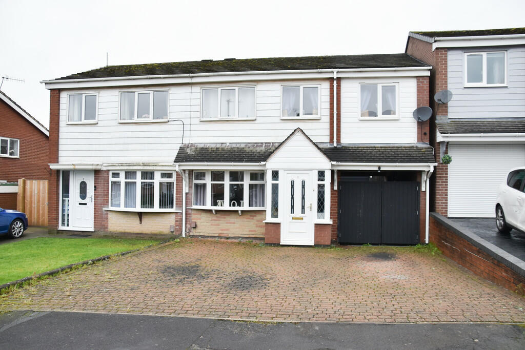 4 bedroom semi-detached house for sale in Priestley Drive, Meir Hay, Stoke-on-Trent, ST3