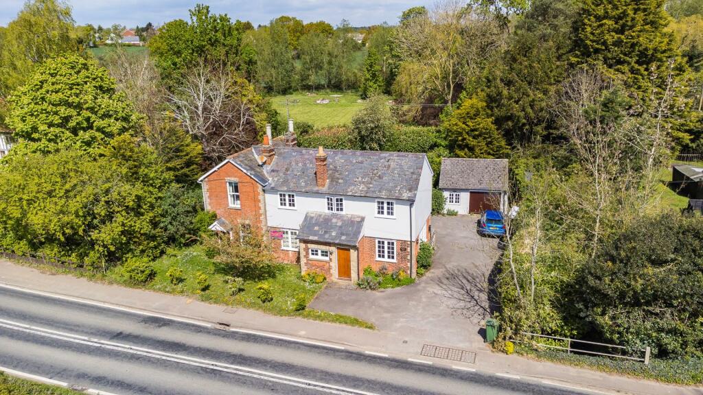 4 bedroom detached house for sale in Chelmsford Road, Barnston, Dunmow, Essex, CM6