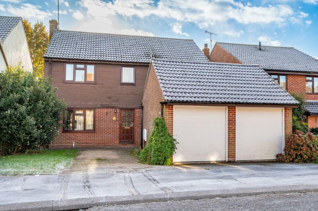 4 bedroom detached house for sale in Acorn Avenue, Braintree, CM7