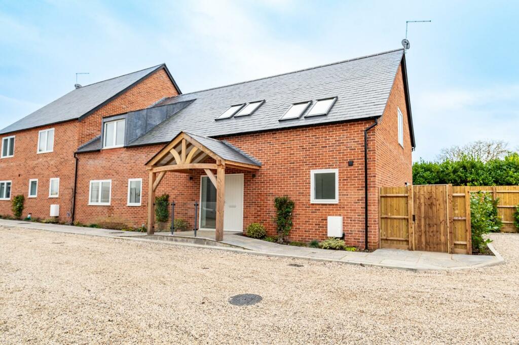 4 bedroom semidetached house for sale in Cutlers Green, Thaxted