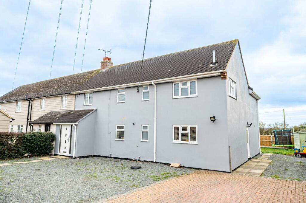4 bedroom semidetached house for sale in Ravens Crescent, Felsted