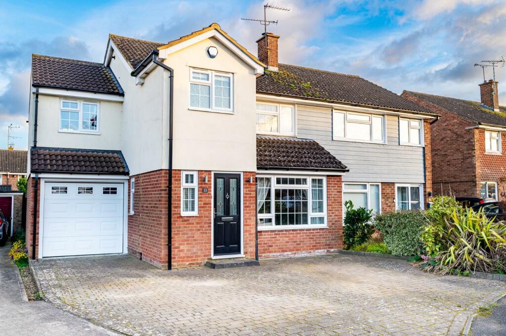 3 bedroom semidetached house for sale in Barnston Green, Barnston, Dunmow, CM6