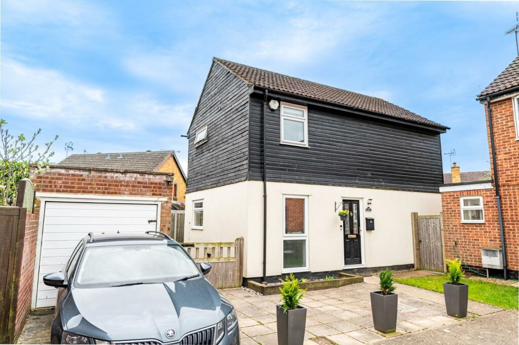 3 bedroom detached house for sale in Markwells, Elsenham,