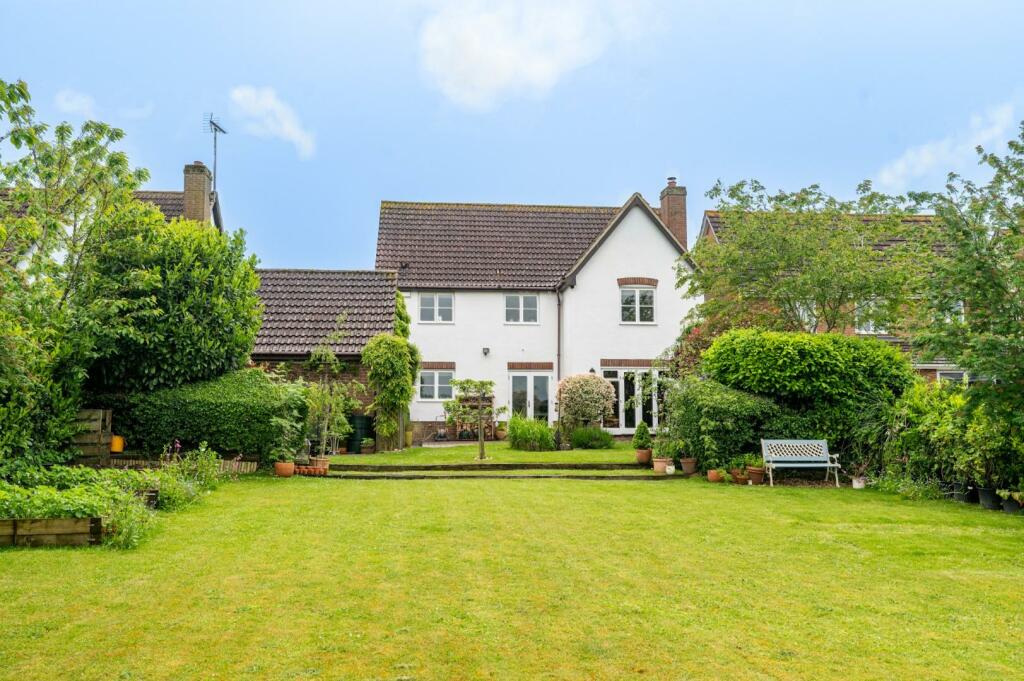 4 bedroom detached house for sale in Salmons Close, Barnston, Dunmow, Essex, CM6