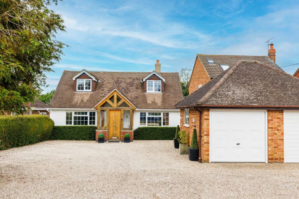 5 bedroom detached house for sale in Brewers End, Takeley,