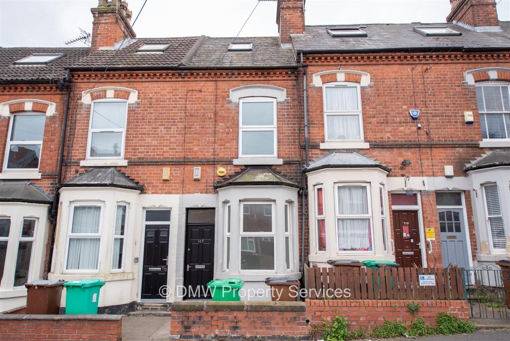 Main image of property: Thorneywood Rise, Nottingham