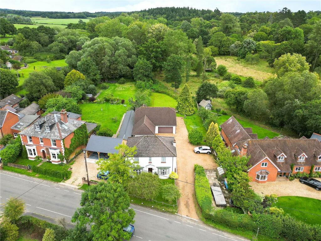 4 bedroom detached house for sale in Crook Hill, Braishfield, Romsey