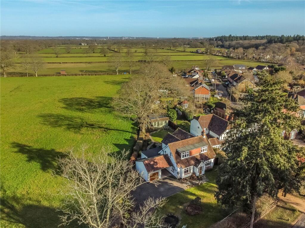 4 bedroom detached house for sale in Woodlands Road, Ashurst, Southampton, Hampshire, SO40