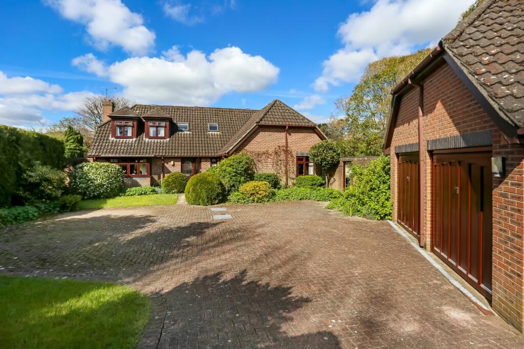 6 bedroom detached house for sale in Middlebridge Street, Romsey