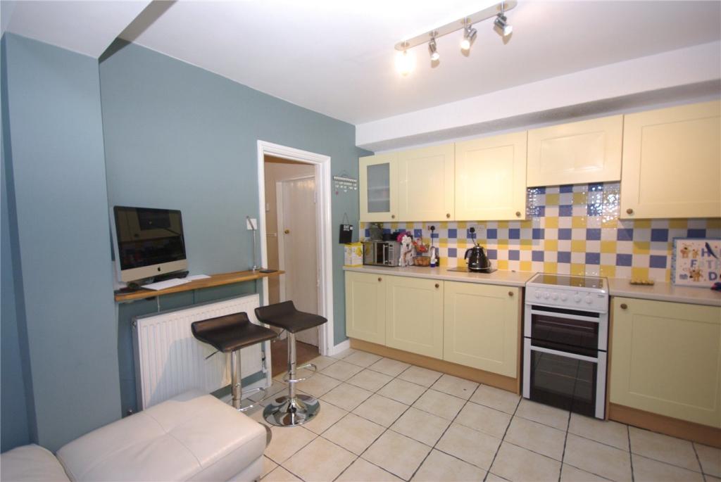 3 bedroom terraced house for rent in Winchester Road ...