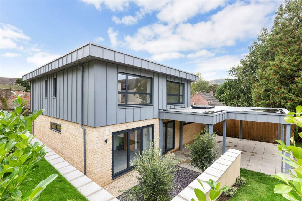 4 bedroom detached house for sale in Bath Road, Woodchester, Stroud, GL5