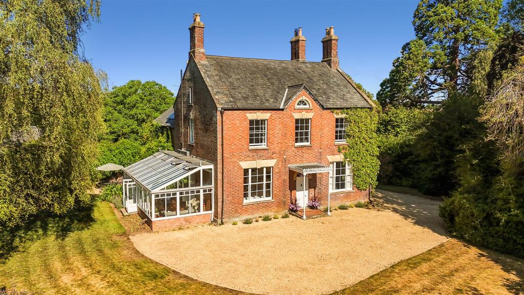 Main image of property: Dursley Road, Cambridge, Gloucester