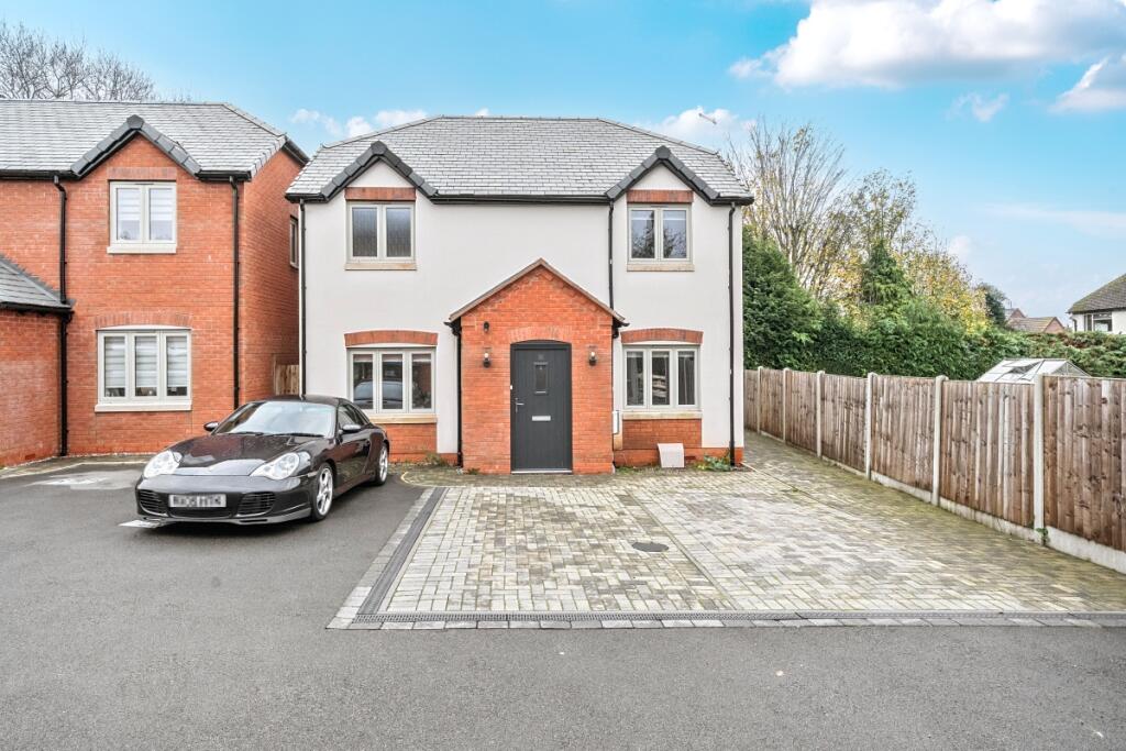 Main image of property: Monarchs Rise Snitterfield CV37