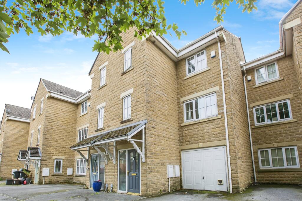 Main image of property: Oakwood Gardens, Halifax, West Yorkshire, HX2