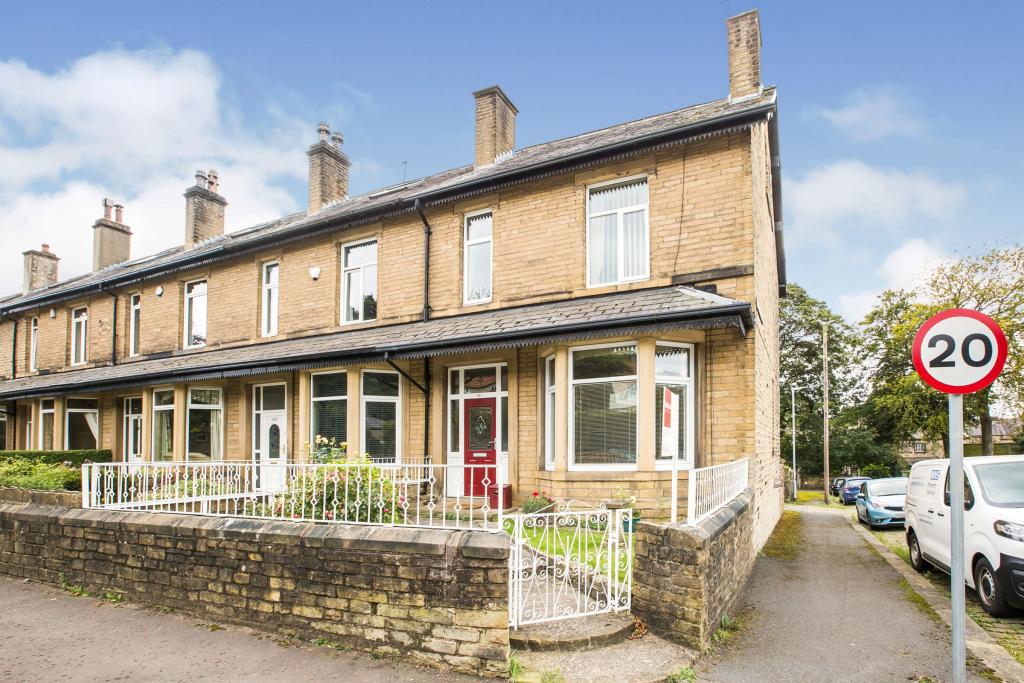 5 bedroom end of terrace house for sale in Burnley Road, Halifax, West