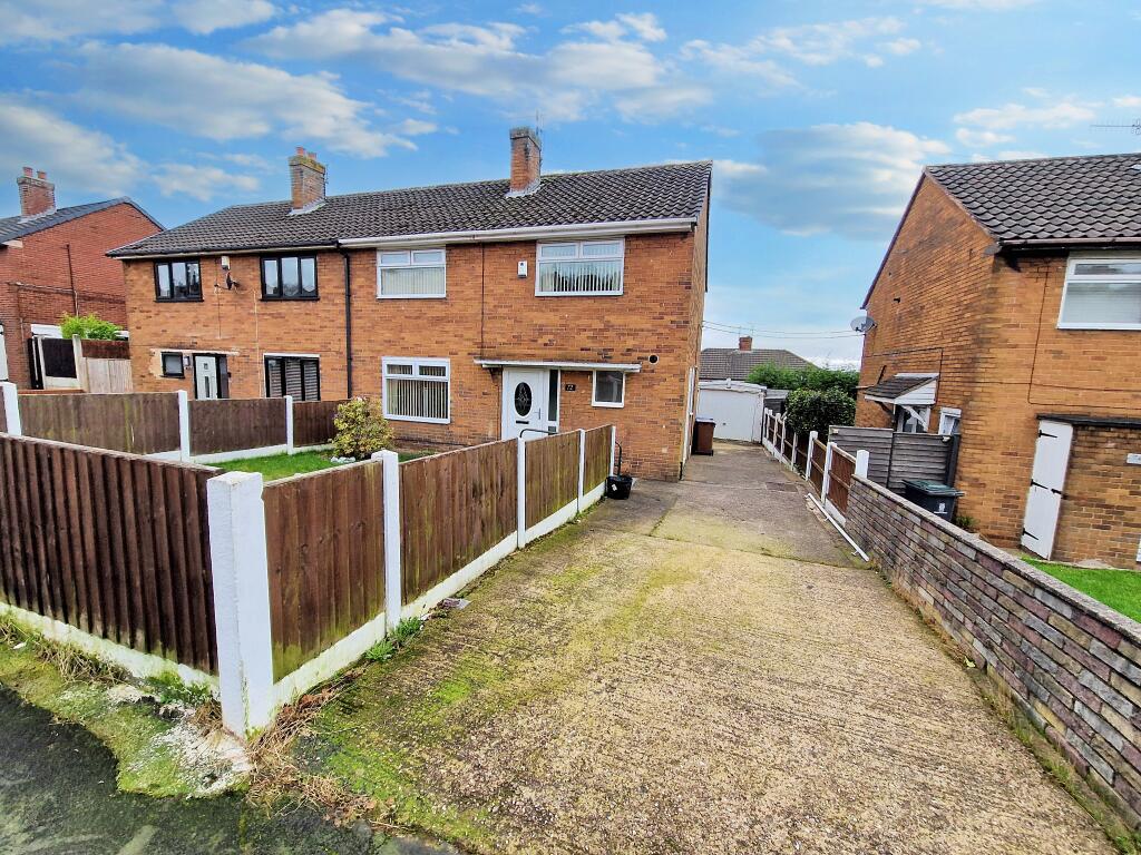 4 bedroom semidetached house for sale in Baddeley Hall Road, Baddeley