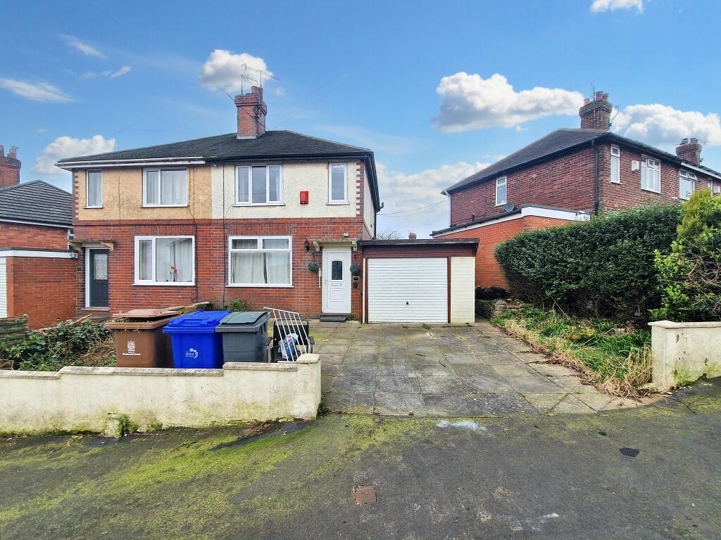 2 bedroom semi-detached house for sale in Broadway, Meir, Stoke-on-Trent, ST3