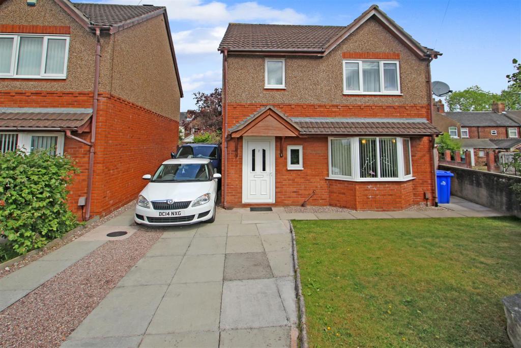 3 bedroom detached house for sale in Robertville Road, Bucknall, StokeOnTrent, ST2