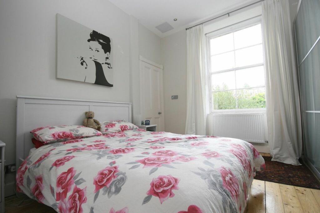 Flat to rent on Comely Bank Grove