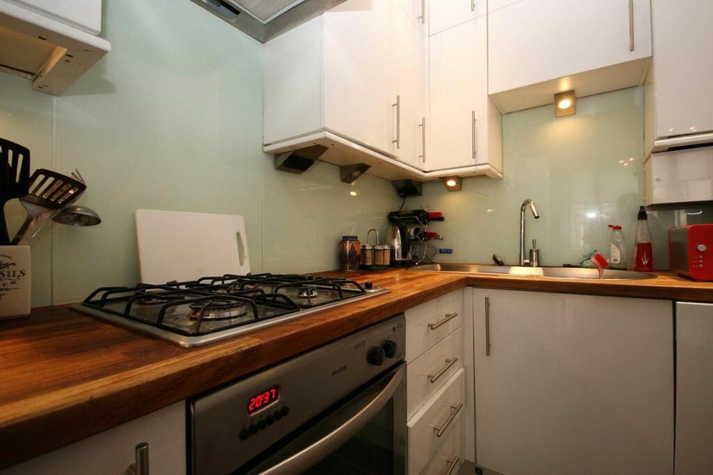 Flat to rent on Comely Bank Grove