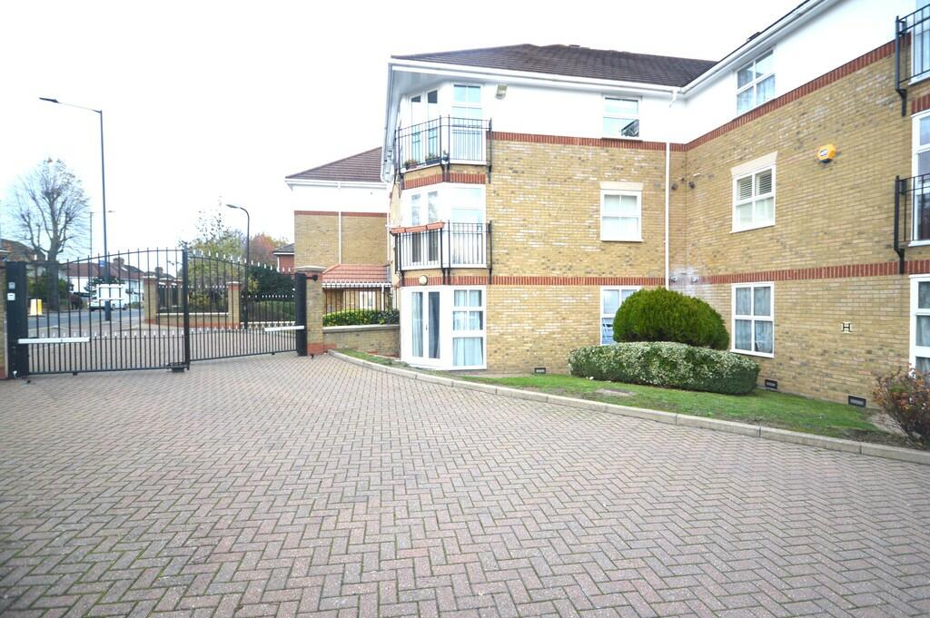 2 bedroom ground floor flat for sale in Preston Road, Wembley, HA9