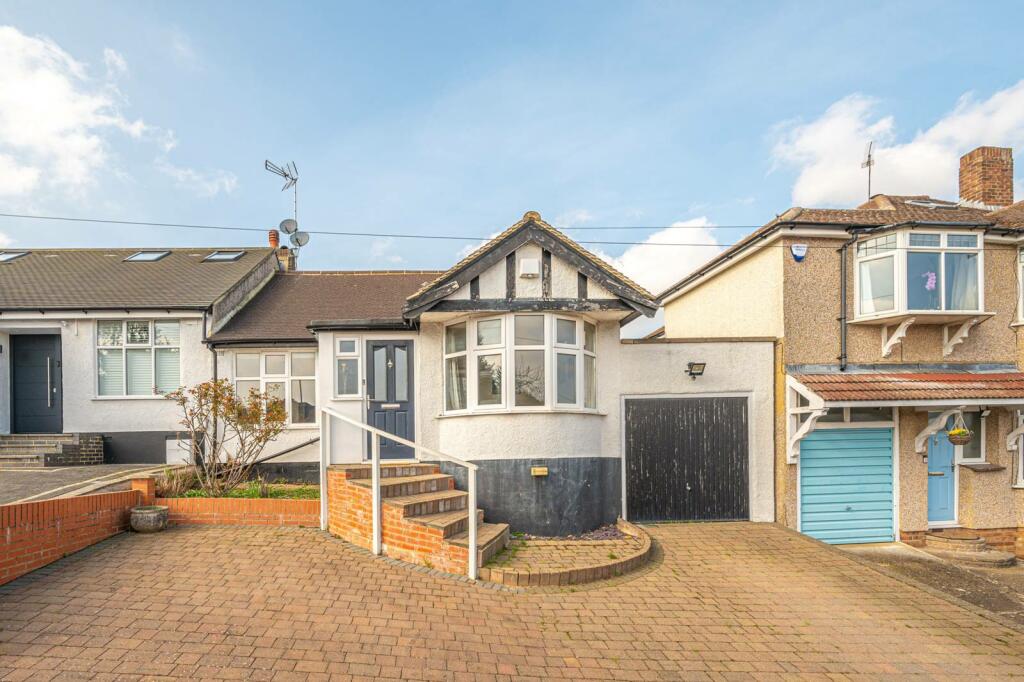 3 bedroom bungalow for sale in Rushdene Avenue, East EN4