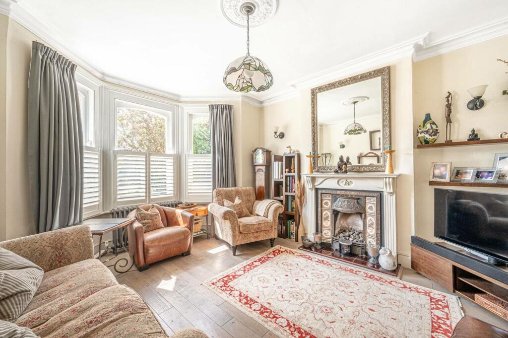 4 bedroom semidetached house for sale in Finchley Park, North Finchley
