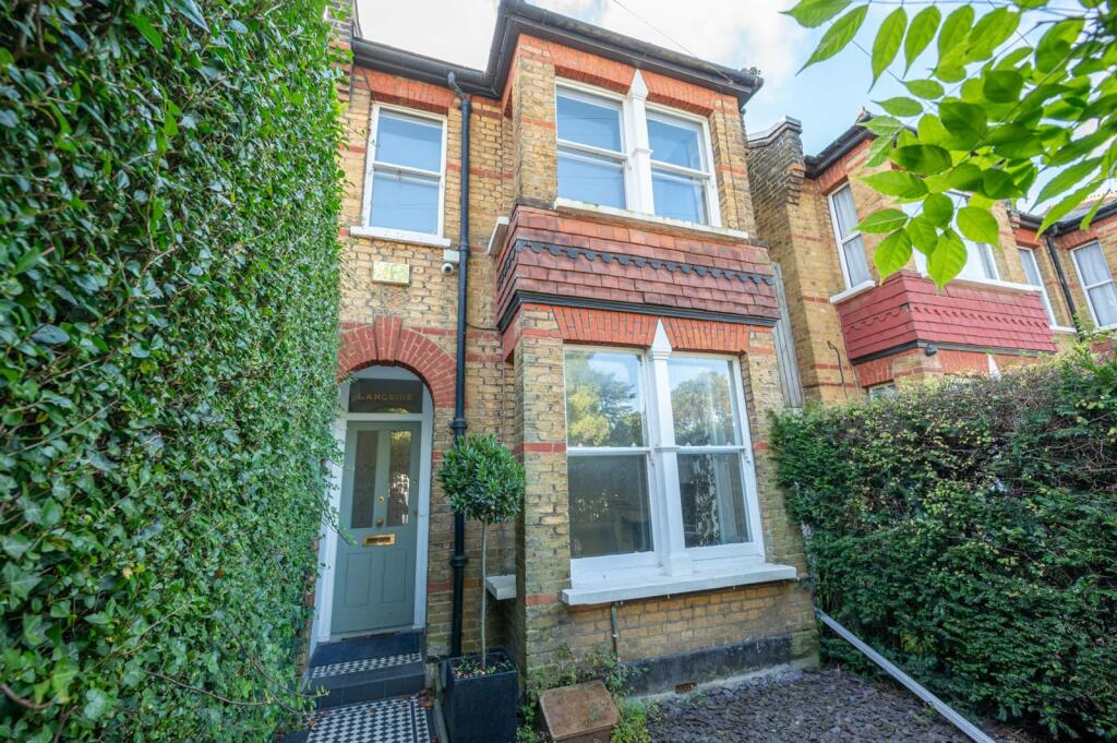 6 bedroom semidetached house for rent in Nether Street, North Finchley