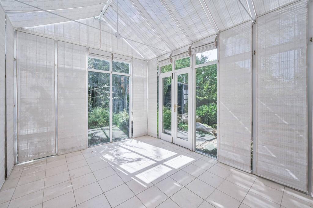 Main image of property: Church Crescent, Church End, London, N3