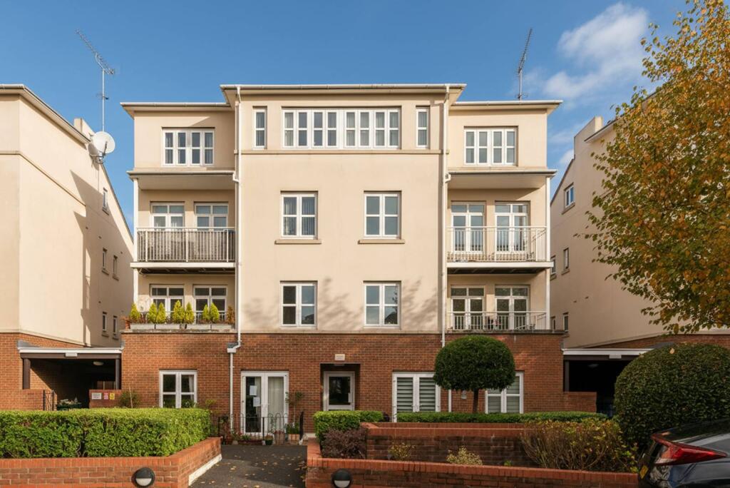 Main image of property: Fitzwilliam Close, Whetstone, London, N20