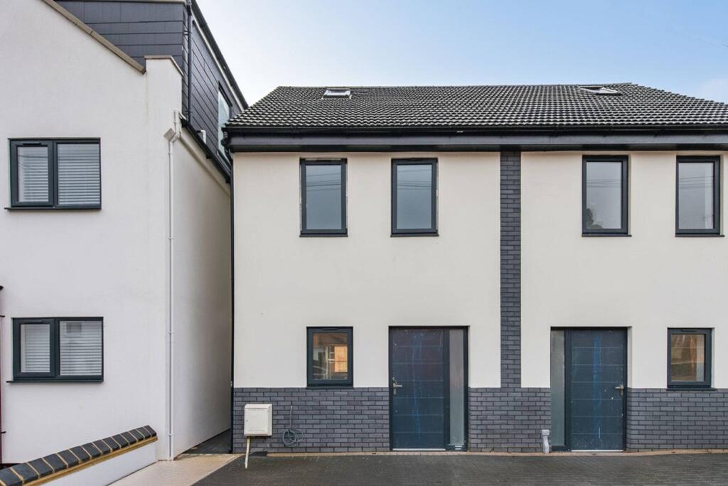 Main image of property: Victoria Road, East Barnet, EN4