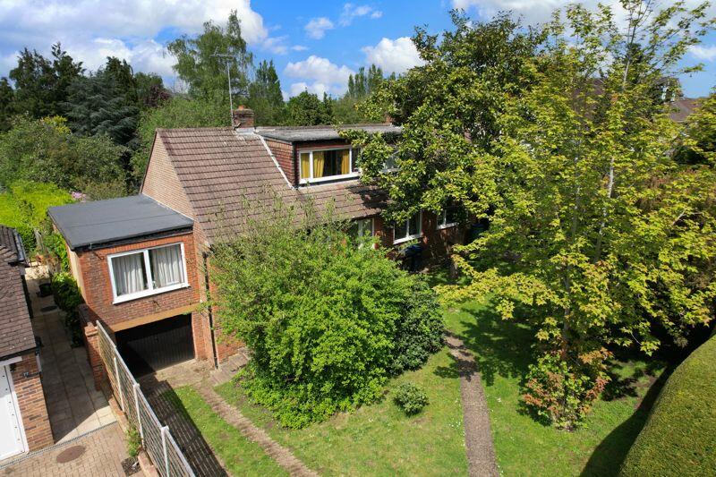 4 bedroom chalet for sale in Broomleaf Road, Farnham, GU9