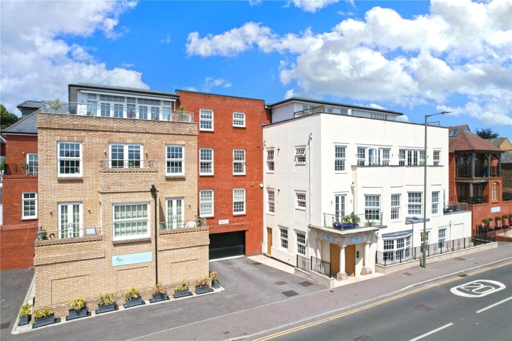 Main image of property: East Street, Farnham, Surrey, GU9