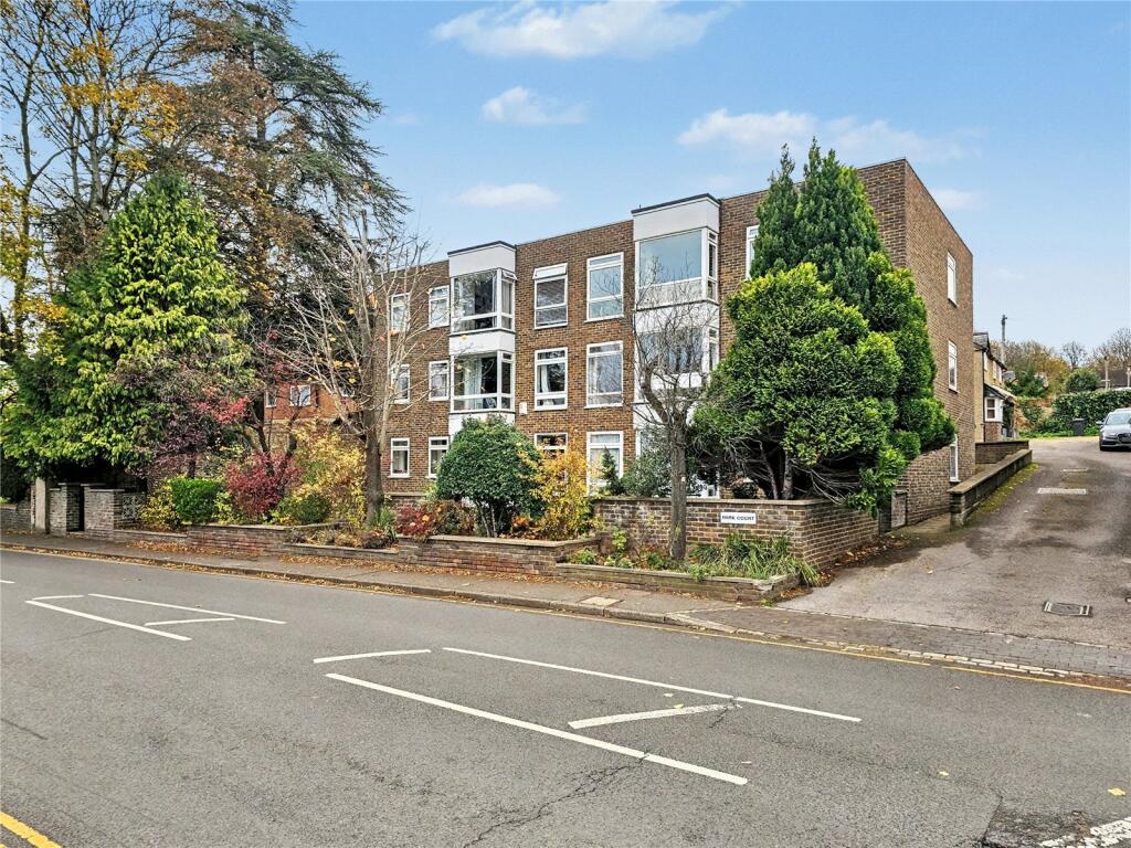 Main image of property: East Street, Farnham, Surrey, GU9