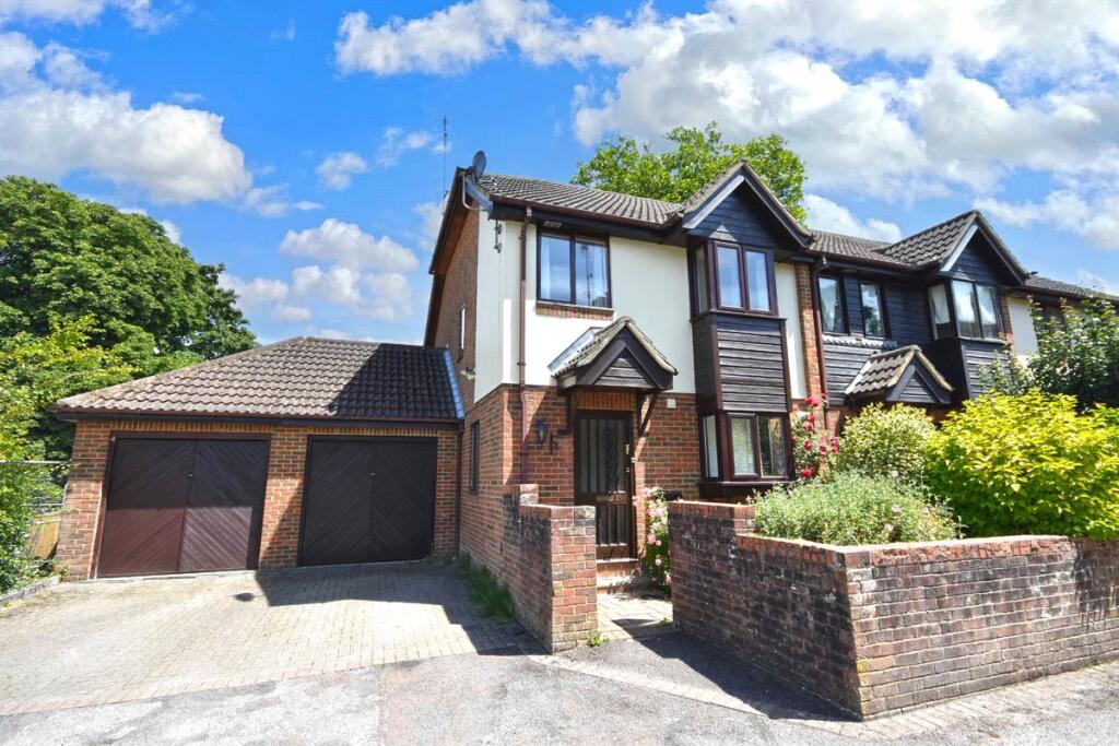 Main image of property: Fairholme Gardens, Farnham, Surrey, GU9