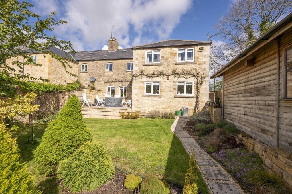 4 bedroom semidetached house for sale in Oddington Road, Upper