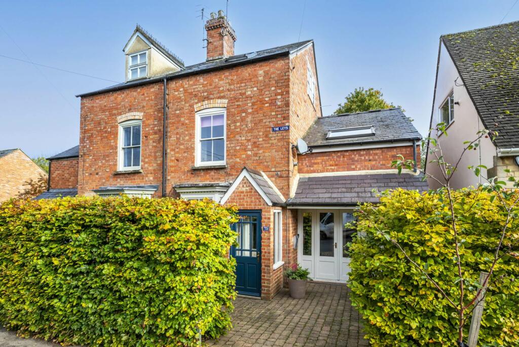 4 bedroom semidetached house for sale in The Leys, Chipping Norton, OX7