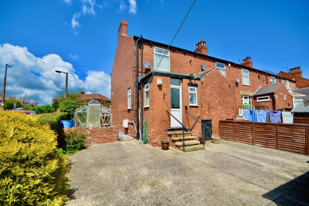 3 bedroom terraced house for sale in Pogmoor Road, Pogmoor, Barnsley, S75