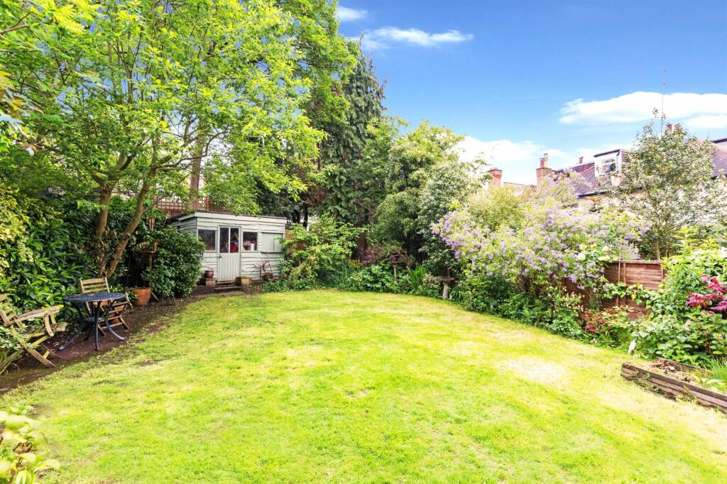 2 bedroom apartment for sale in Cromwell Avenue, Highgate Village, N6