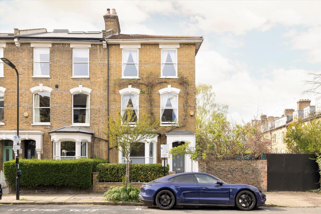 Main image of property: Kings Crescent, London, N4