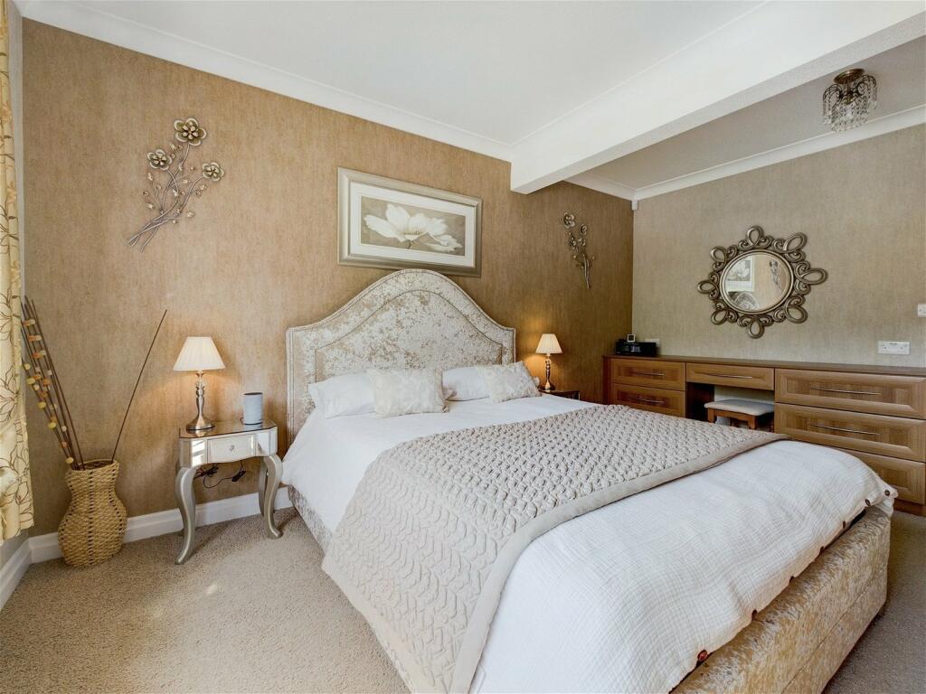 4 bedroom detached house for sale in 39, Ferney Field Road, Chadderton