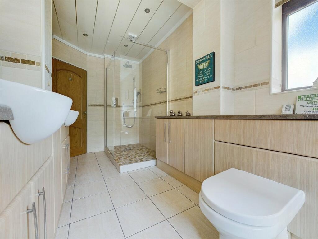 4 bedroom detached house for sale in 39, Ferney Field Road, Chadderton